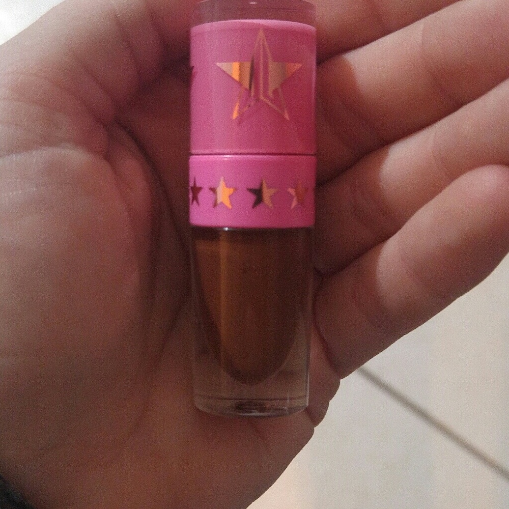 Jeffree star mini lip in dominatrix